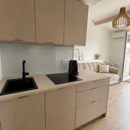 Parenthese Uzetienne - Climatise Confort Avec Terrasse Apartman *